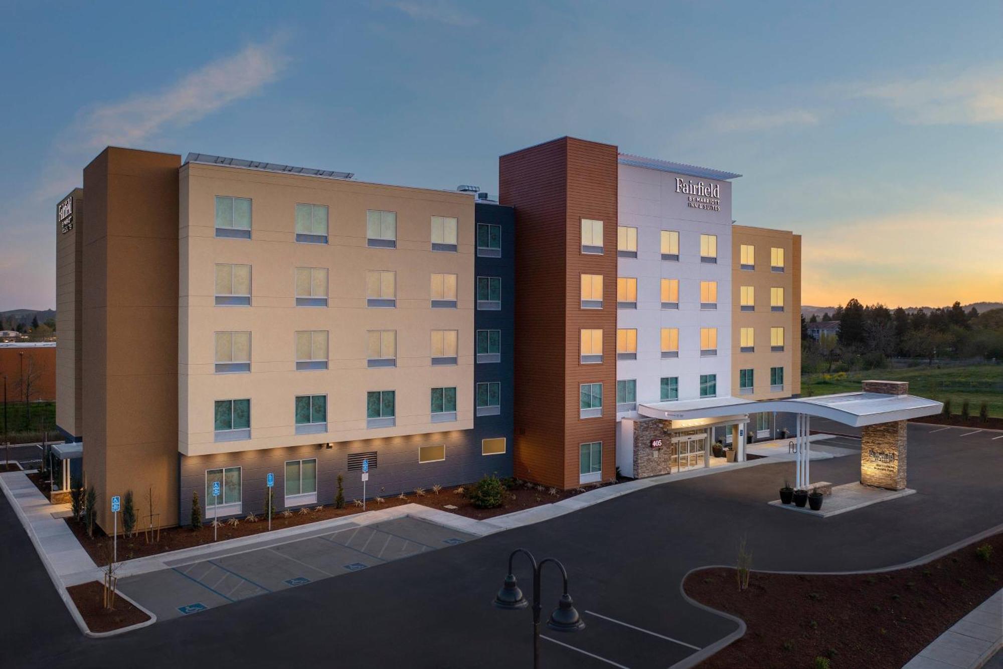 Fairfield Inn & Suites By Marriott Santa Rosa ロナート・パーク エクステリア 写真